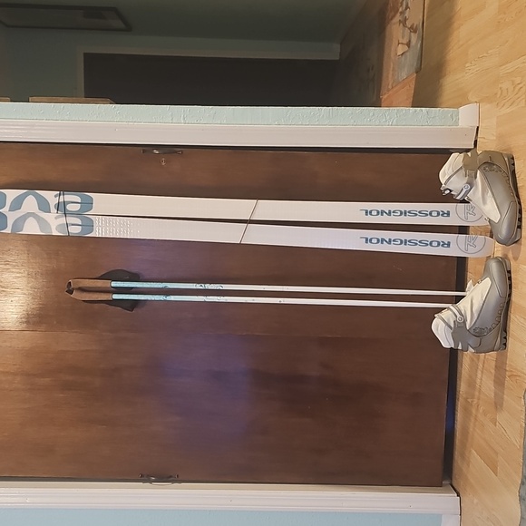 Cross Country Skis, Rossignol LLBean edition size 160, with alloy poles and boot - Picture 3 of 12